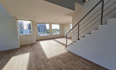Casa en venta en barrio cerrado al lago