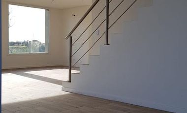 Casa en venta en barrio cerrado al lago
