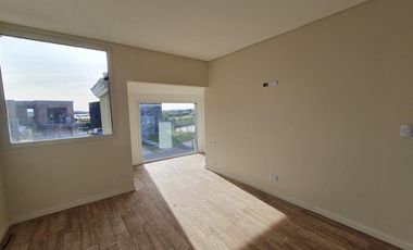 Casa en venta en barrio cerrado al lago