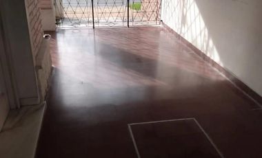 Casa en venta - 2 Dormitorios 1 Baño - Cochera - 250Mts2 - Morón