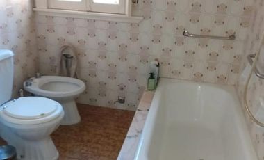 Casa en venta - 2 Dormitorios 1 Baño - Cochera - 250Mts2 - Morón