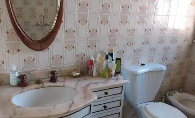 Casa en venta - 2 Dormitorios 1 Baño - Cochera - 250Mts2 - Morón