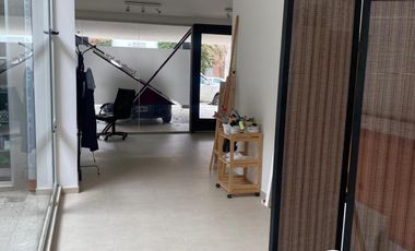 VENTA OFICINA CON PATIO INTERNO A 12 CUADRAS DE LA AVENIDA ARGENTINA- CENTRO NEUQUEN CAPITAL