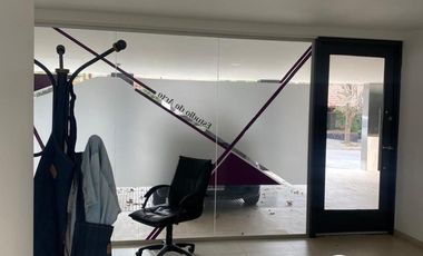 VENTA OFICINA CON PATIO INTERNO A 12 CUADRAS DE LA AVENIDA ARGENTINA- CENTRO NEUQUEN CAPITAL