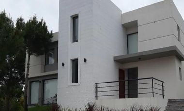 Casa 4 ambientes en Barrio Costa Esmeralda