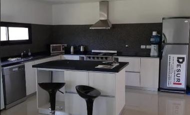 Casa 4 ambientes en Barrio Costa Esmeralda