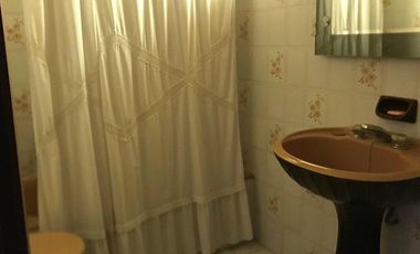 CASA 4 AMBIENTES SOBRE LOTE DE 330m2 en magnasco y solis