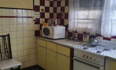 CASA 4 AMBIENTES SOBRE LOTE DE 330m2 en magnasco y solis