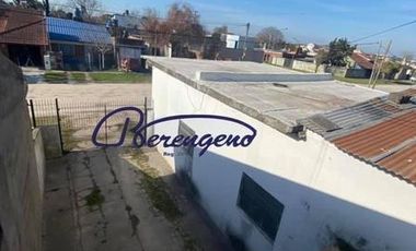 Galpón con vivienda en Hernandarias y Mac Gaul