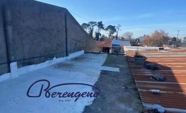 Galpón con vivienda en Hernandarias y Mac Gaul