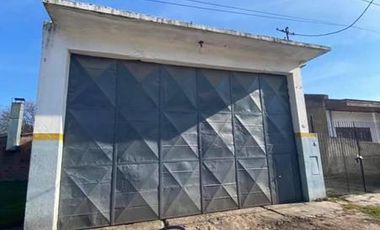 Galpón con vivienda en Hernandarias y Mac Gaul