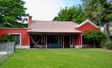 Casa en  Venta de 5 Amb. cerca Barrio Cuba