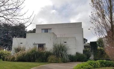 Excelente chalet 5 ambientes sobre lote de 1200m2 en Rumenco