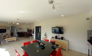 Casa en Barrio Parque La Armonia