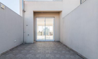 Departamento de 2 ambientes con balcón terraza y cochera cubierta en el centro de Remedios de Escalada