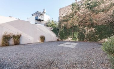 Departamento de 2 ambientes con balcón terraza y cochera cubierta en el centro de Remedios de Escalada