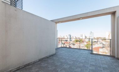 Departamento de 2 ambientes con balcón terraza y cochera cubierta en el centro de Remedios de Escalada
