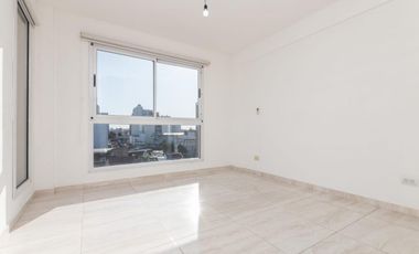Departamento de 2 ambientes con balcón terraza y cochera cubierta en el centro de Remedios de Escalada