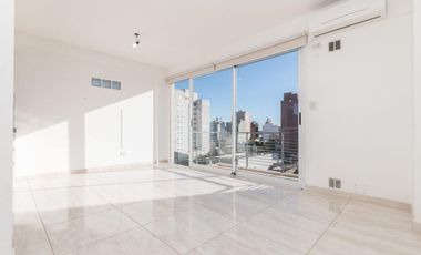 Departamento de 2 ambientes con balcón terraza y cochera cubierta en el centro de Remedios de Escalada