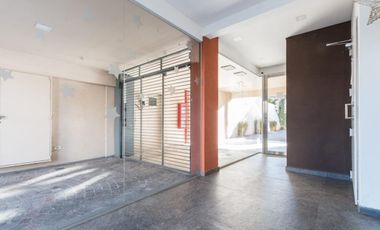Departamento de 2 ambientes con balcón terraza y cochera cubierta en el centro de Remedios de Escalada
