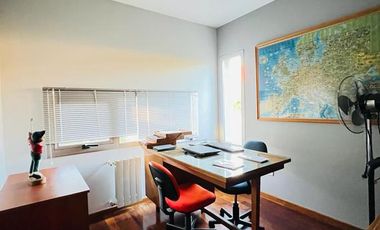 Casa en Venta de 4 Dormitorios, Lomas de la Carolina. Recibo Menor