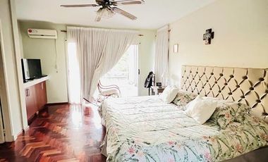 Casa en Venta de 4 Dormitorios, Lomas de la Carolina. Recibo Menor