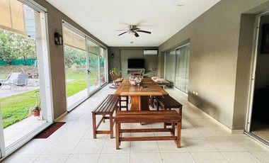 Casa en Venta de 4 Dormitorios, Lomas de la Carolina. Recibo Menor