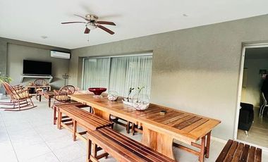 Casa en Venta de 4 Dormitorios, Lomas de la Carolina. Recibo Menor