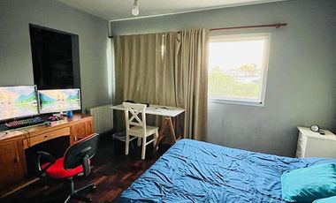 Casa en Venta de 4 Dormitorios, Lomas de la Carolina. Recibo Menor