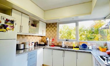 Casa en Venta de 4 Dormitorios, Lomas de la Carolina. Recibo Menor