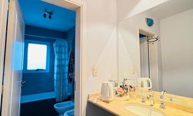 Casa en Venta de 4 Dormitorios, Lomas de la Carolina. Recibo Menor