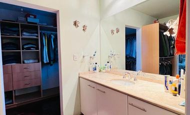 Casa en Venta de 4 Dormitorios, Lomas de la Carolina. Recibo Menor
