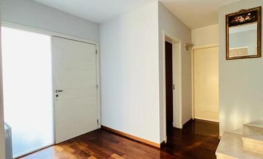 Casa en Venta de 4 Dormitorios, Lomas de la Carolina. Recibo Menor