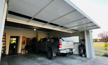 Casa en Venta de 4 Dormitorios, Lomas de la Carolina. Recibo Menor