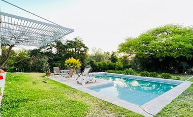 Casa en Venta de 4 Dormitorios, Lomas de la Carolina. Recibo Menor