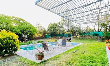 Casa en Venta de 4 Dormitorios, Lomas de la Carolina. Recibo Menor
