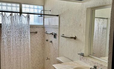 CASA EN VENTA y EN RENTA  EN CAMPECHE: COL. BOSQUES DE CAMPECHE