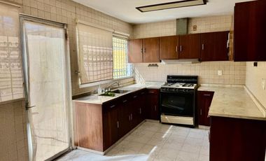 CASA EN VENTA y EN RENTA  EN CAMPECHE: COL. BOSQUES DE CAMPECHE