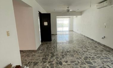 CASA EN VENTA EN CAMPECHE: COL. PRADO