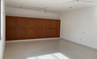 CASA EN VENTA EN CAMPECHE:  COL. BOSQUES DE CAMPECHE