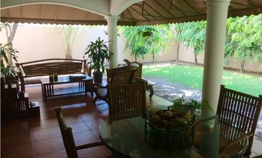 VENDO CASA UNIFAMILIAR EN PALMERAS DEL ESTE 529mt