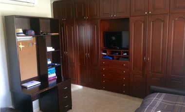 VENDO CASA UNIFAMILIAR EN PALMERAS DEL ESTE 529mt