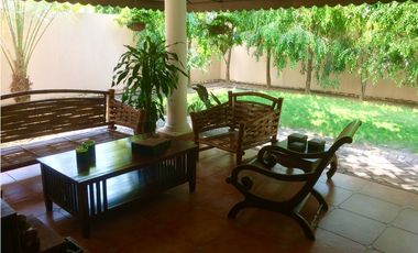 VENDO CASA UNIFAMILIAR EN PALMERAS DEL ESTE 529mt