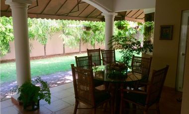 VENDO CASA UNIFAMILIAR EN PALMERAS DEL ESTE 529mt