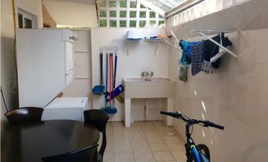 VENDO CASA UNIFAMILIAR EN PALMERAS DEL ESTE 529mt