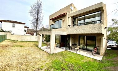 Casa en Venta en San Carlos de Apoquindo / Camino El Alba / Para remodelar
