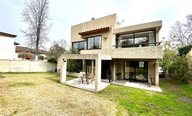 Casa en Venta en San Carlos de Apoquindo / Camino El Alba / Para remodelar