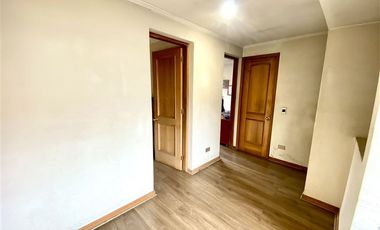 Casa en Venta en San Carlos de Apoquindo / Camino El Alba / Para remodelar