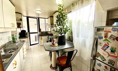 Casa en Venta en San Carlos de Apoquindo / Camino El Alba / Para remodelar