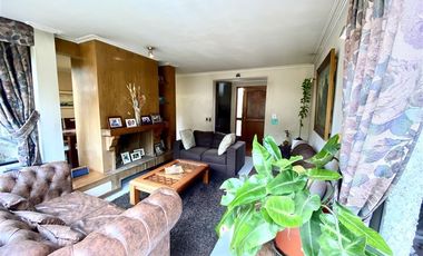 Casa en Venta en San Carlos de Apoquindo / Camino El Alba / Para remodelar